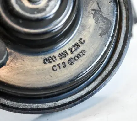 Audi A4 S4 B7 8E 8H Horn signal 8E0951223C