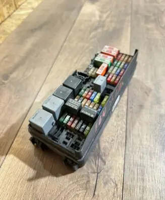 Mercedes-Benz ML W164 Fuse module A1645402372 13583853 YAP272370