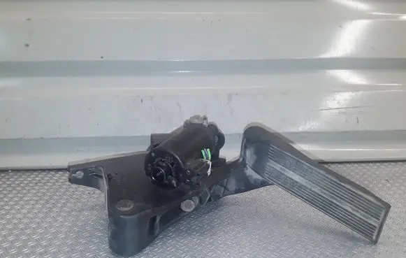 Chrysler Pacifica Accelerator throttle pedal 