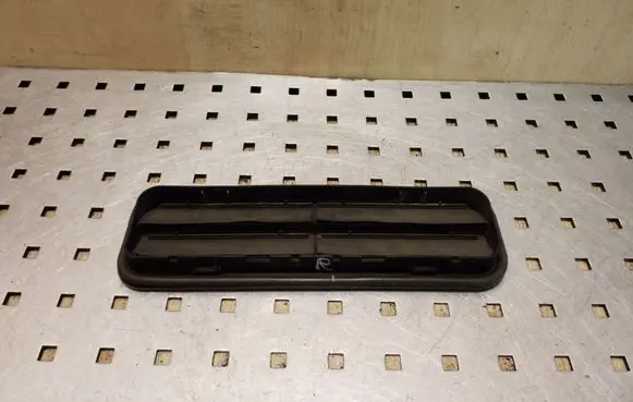 Mercedes-Benz E W211 Quarter panel pressure vent A2118300042