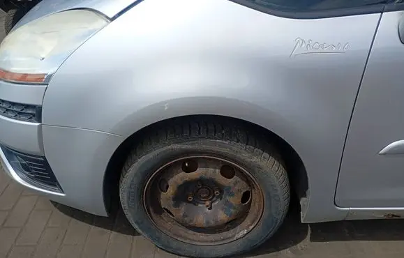 Citroen C4 I Picasso Fender