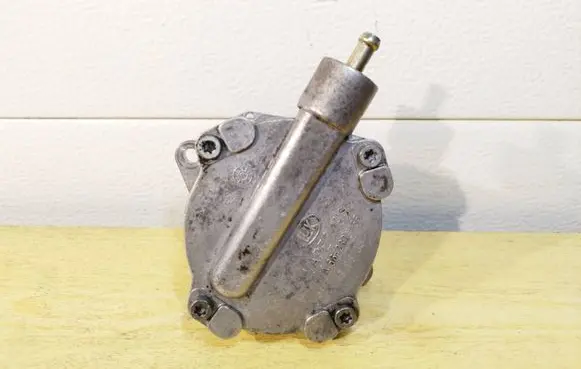 Chrysler PT Cruiser Vacuum pump A6642300165 130336