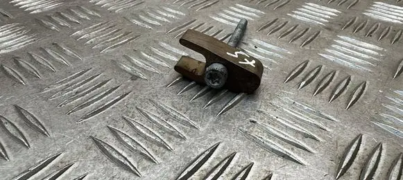 Mercedes-Benz E W212 Fuel Injector clamp holder 
