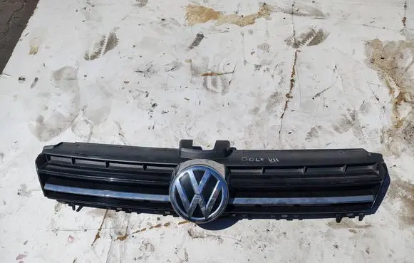 Volkswagen Golf VII Front bumper upper radiator grill 5G0853653