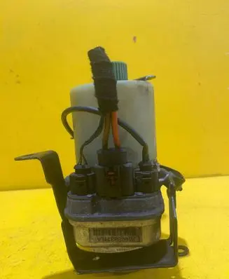 Volkswagen Polo IV 9N3 Power steering pump 6R0423156