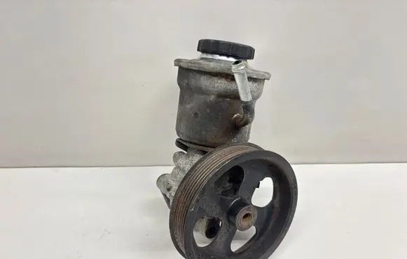 Toyota Avensis T250 Power steering pump 