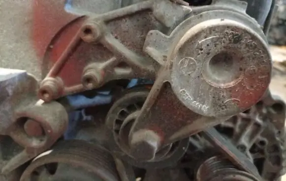 Volkswagen Transporter - Caravelle T5 Generator/alternator belt tensioner 022145299