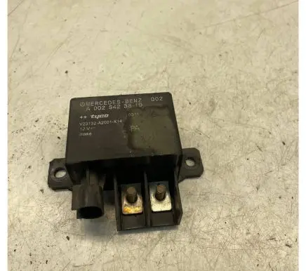 Mercedes-Benz E W211 Charging relay A0025423819 V23132A2001X14