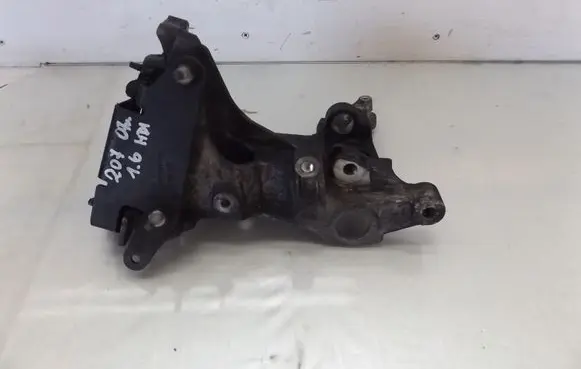 Peugeot 207 Engine mounting bracket