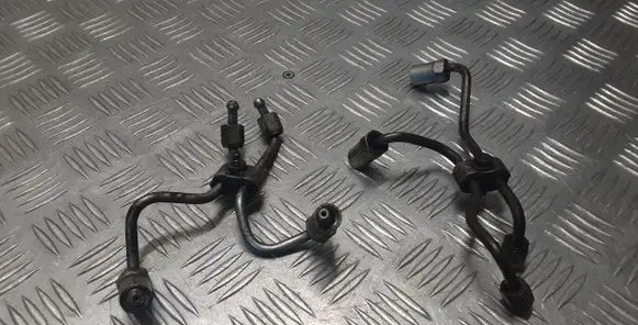 Fuel injector supply line/pipe