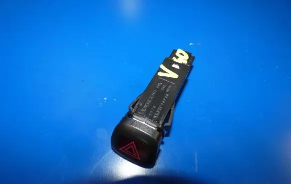 Volvo V40 Hazard light switch