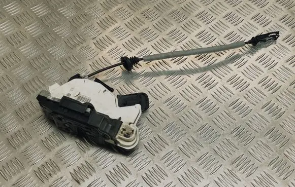 Volkswagen Polo V 6R Front door lock 5K1837015E