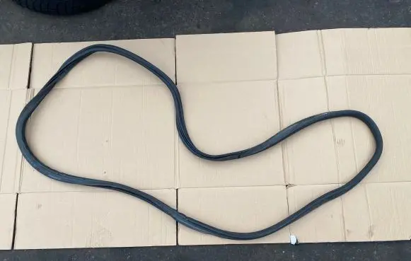 Volkswagen Golf VII Trunk rubber seal (body) 