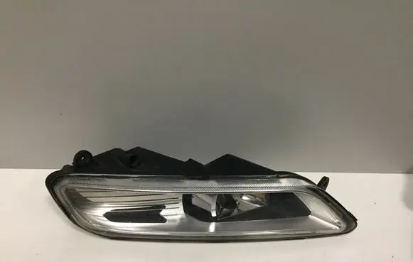 Volkswagen PASSAT B7 Front fog light