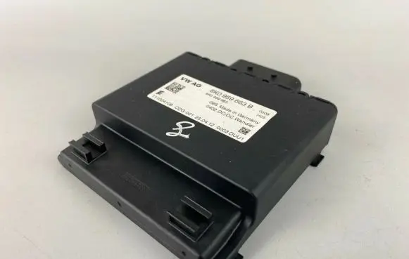 Audi A5 8T 8F Voltage converter/converter module 8K0959663B