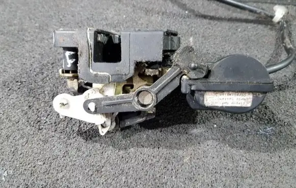 Mazda 323 F Rear door lock