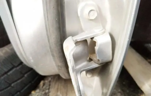 KIA Rio Rear door lower hinge