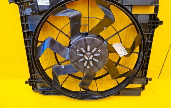 Mercedes-Benz GLE W167 Electric radiator cooling fan A1679061904