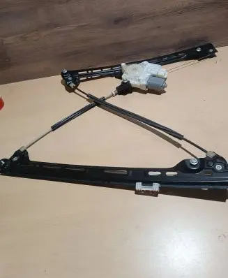 Citroen C4 II Picasso Front door window regulator with motor 9675924780