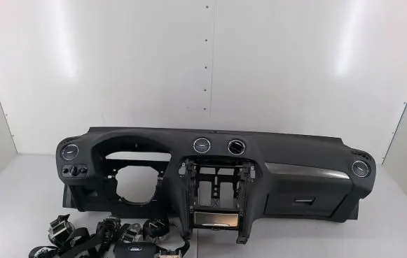 Ford Mondeo MK IV Dashboard