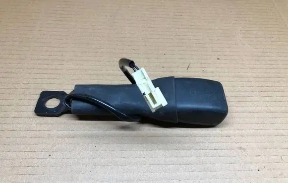 Suzuki Swift II Front seatbelt buckle 