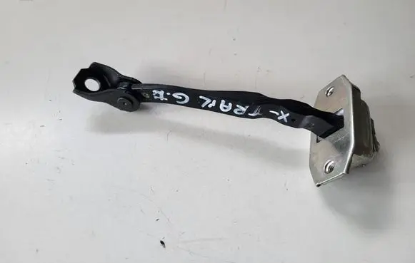 Nissan X-Trail T32 Seat belt height adjuster 