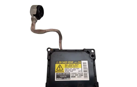 Toyota Avensis T270 Xenon control unit/module 3900078258 8596751050 10R022556
