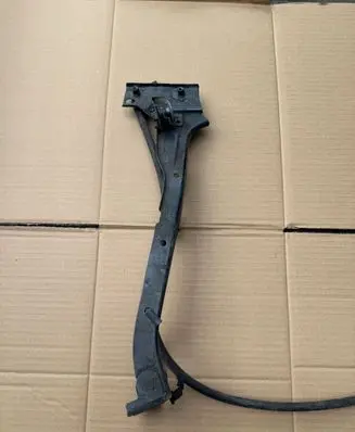 Audi A5 Fender mounting bracket 8W6821131B