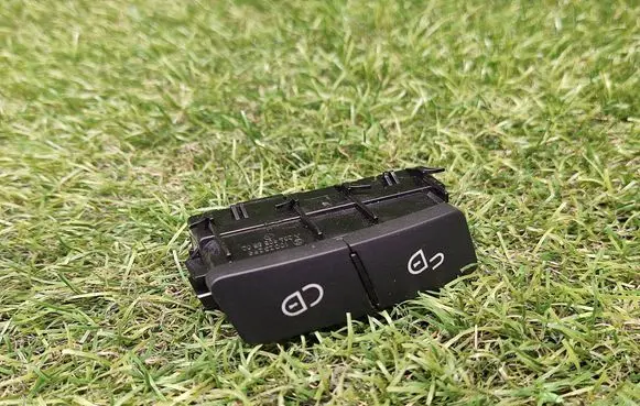 Mercedes-Benz C W204 Central locking switch button A2049058502 10023299