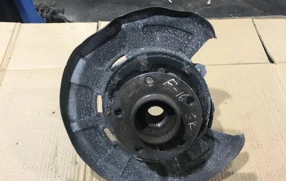 Rear wheel hub