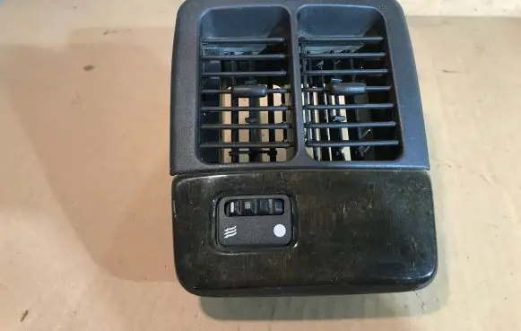 Jaguar XJ X300 Rear air vent grill GNC7890AA MEDIS310
