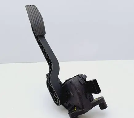 Opel Corsa C Accelerator throttle pedal 9129423 6PV00811000