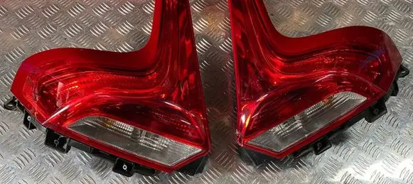 Volvo V40 Rear/tail lights set 31395844 MB4164T