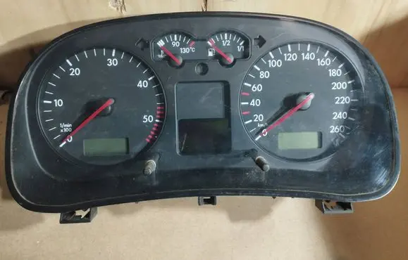 Volkswagen Golf IV Speedometer (instrument cluster) 63637063 3493000802