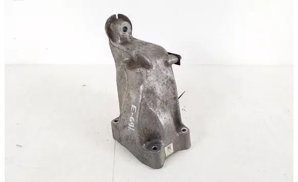 Mercedes-Benz Vito Viano W639 Engine mounting bracket A6512234404