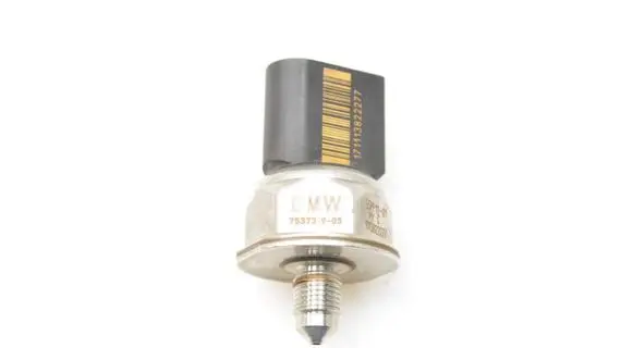 BMW 3 E90 E91 Fuel pressure sensor 7537319