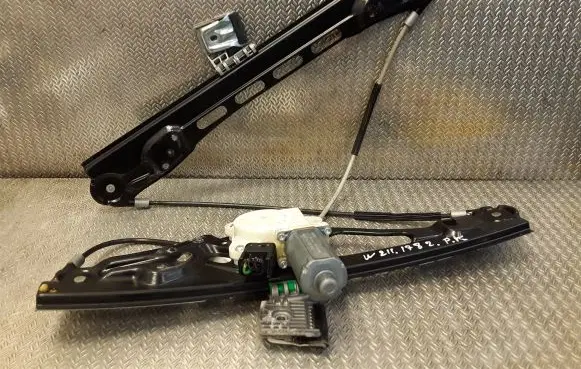 Mercedes-Benz E W211 Front door electric window regulator 2117200146 A2117200146