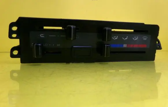 Toyota Carina T190 Climate control/heater control trim 255911-011