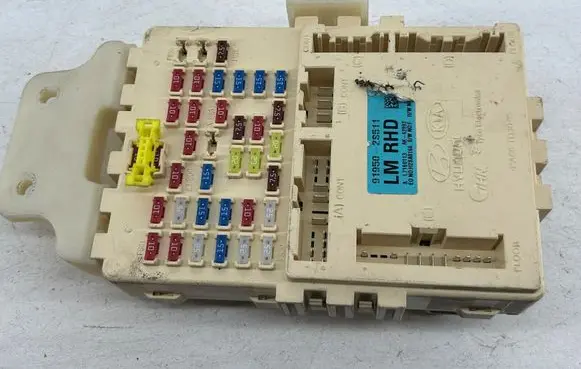 Hyundai i40 Fuse module 919502S511 AK62992