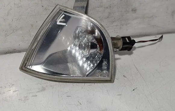 Skoda Octavia Mk2 (1Z) Front indicator light 1U0953155D 1U0953049C