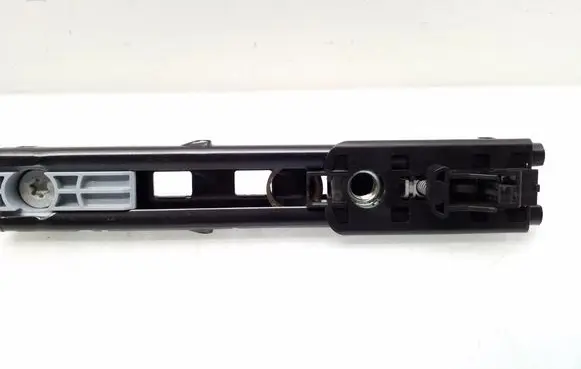Mercedes-Benz CLS C218 X218 Seat belt height adjuster 616582300A
