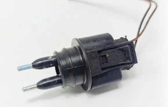 Audi A6 S6 C5 4B Windshield washer fluid level sensor 1J0973202