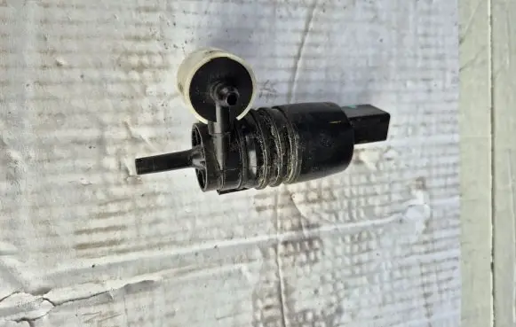 BMW X1 F48 F49 Windscreen/windshield washer pump 7388349 67127388349