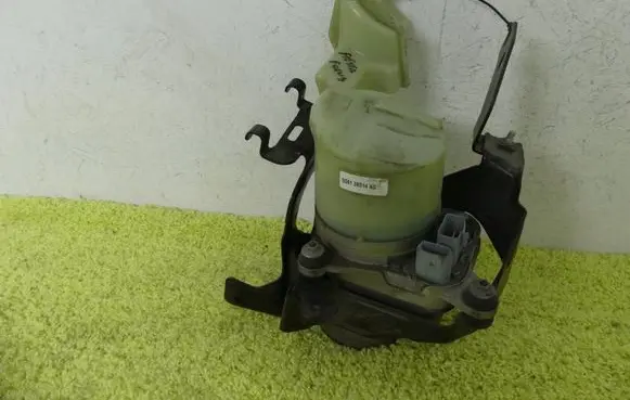 Ford Fiesta Power steering pump 5S613K514AG B30350696AH
