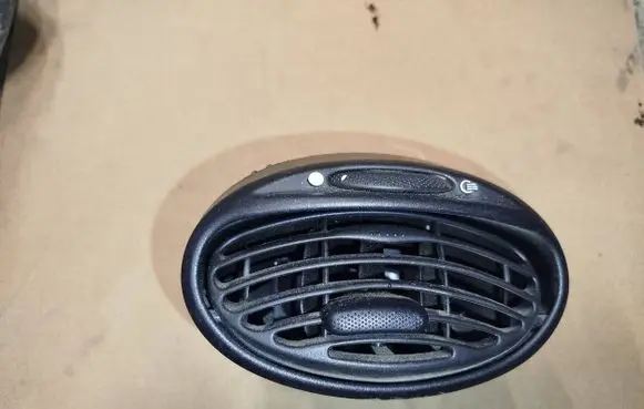 Ford Focus Dash center air vent grill 98AB19893AKW D1B1AR66ZA