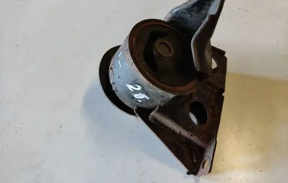 Nissan X-Trail T30 Engine mount bracket RN62490LB