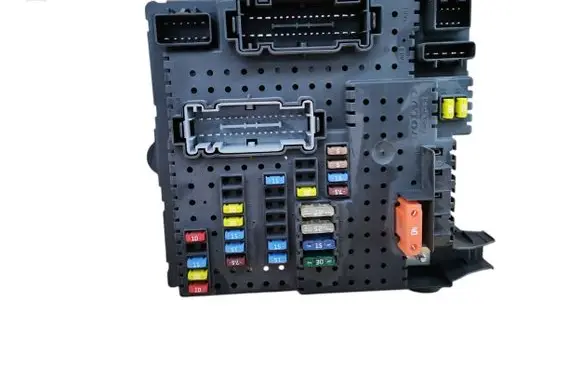 Volvo XC90 Fuse module 8676391 12217799 04W306