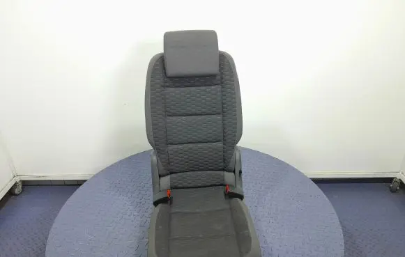 Volkswagen Cross Touran I Second row seats 