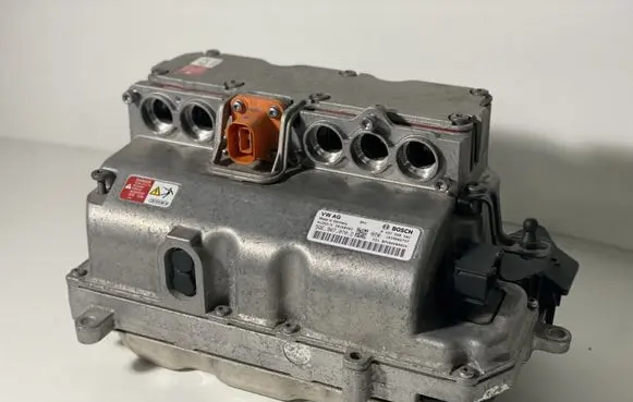 Volkswagen Golf VII Other engine bay part 5QE907070D