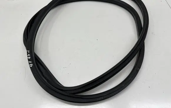 BMW 2 F46 Rear door rubber seal (on body) 